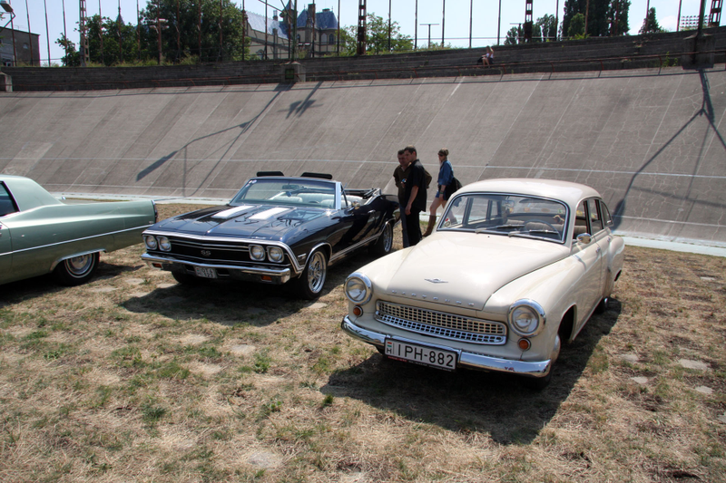 Illustration for article titled Classic Car Ownership Is Made Greater By The People Around You